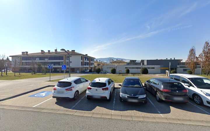 Fotografia tomada fuera de Escuela Municipal de Primer Ciclo de Educación Infantil de la Cendea de Cizur - Colegio público en Cizur Menor, Navarra