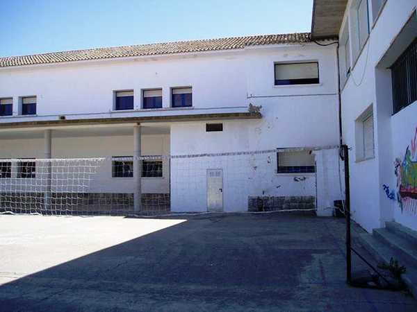 Fotografia tomada fuera de Colegio Público San Juan de Jerusalén - Colegio público en Cabanillas, Navarra