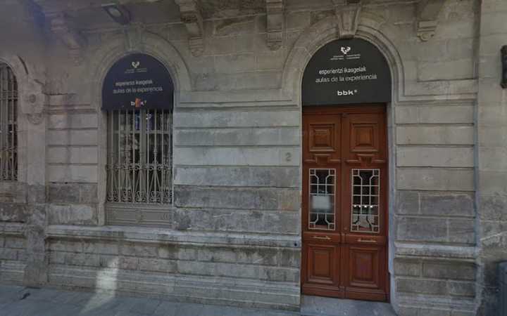 Fotografia tomada fuera de Aulas de la Experiencia de Bizkaia UPV / EHU - Universidad en Bilbao, Vizcaya