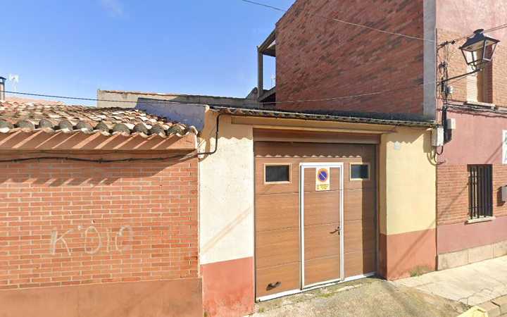 Fotografia tomada fuera de INMOOV - Escuela en Cigales, Valladolid
