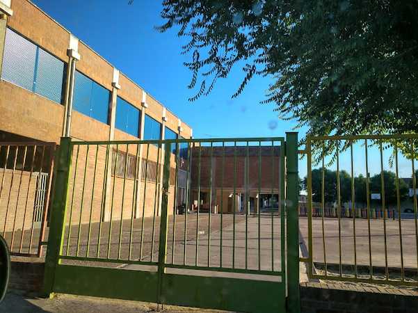 Fotografia tomada fuera de Colegio Público Alvar Fañez - Colegio público en Íscar, Valladolid