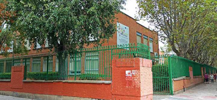 Fotografia tomada fuera de CFIE-VA (Centro de Formación del profesorado e Innovación Educativa de Valladolid) - Centro de formación en Valladolid, Valladolid