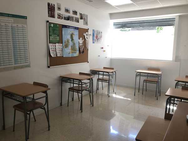 Fotografia tomada fuera de Meeting Point School Of Languages - Academia de idiomas en Cerdanyola del Vallès, Barcelona