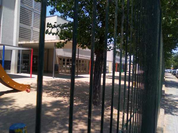 Fotografia tomada fuera de Escuela Saltells - Escola primària en Cerdanyola del Vallès, Barcelona