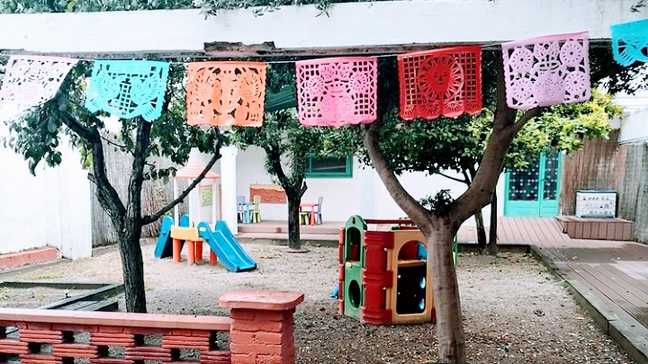 Fotografia tomada fuera de L'Aranyeta Xica - Centro escolar en Cerdanyola del Vallès, Barcelona