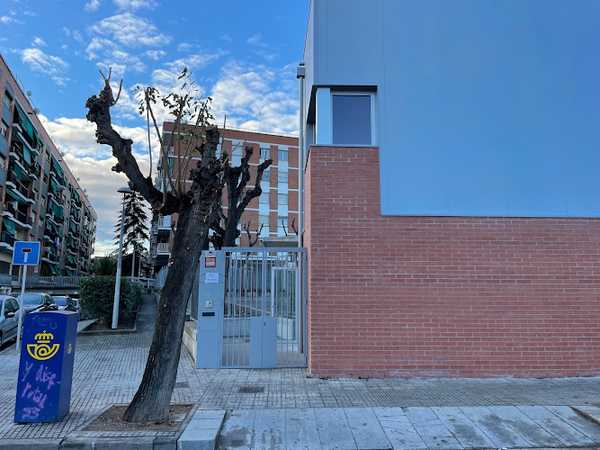 Fotografia tomada fuera de CRP Vallès Occidental V - Escola en Cerdanyola del Vallès, Barcelona