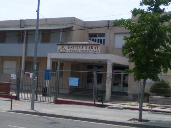Fotografia tomada fuera de Escola Xarau - Escola pública en Cerdanyola del Vallès, Barcelona