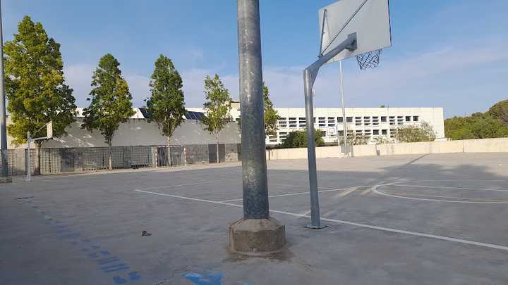 Fotografia tomada fuera de Escola Pública Ítaca - Colegio público en Vilanova i la Geltrú, Barcelona