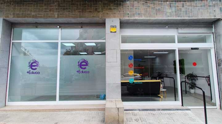 Fotografia tomada fuera de Escuela Educa - Organisme d'educació en Sant Feliu de Llobregat, Barcelona
