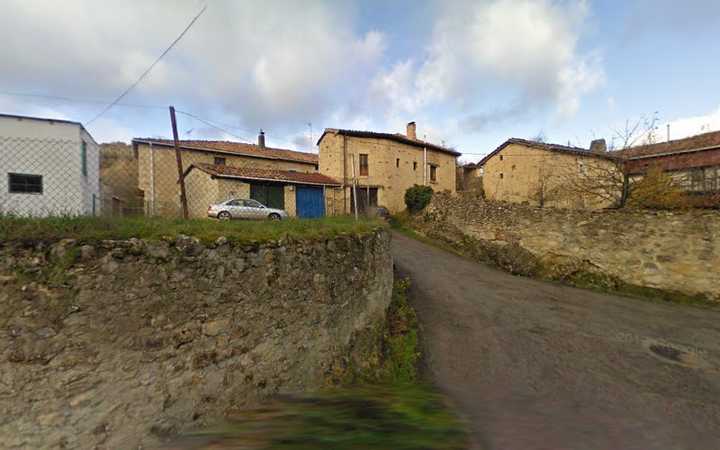 Fotografia tomada fuera de Escuela La Acción de Amar - Psicoterapeuta en Linares, Burgos