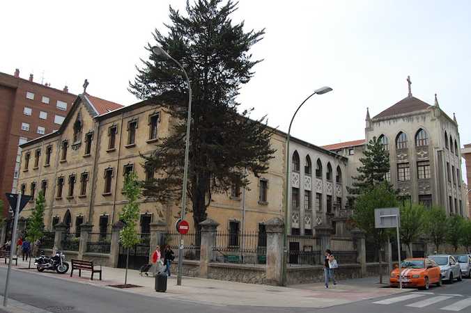 Fotografia tomada fuera de Colegio Sagrada Familia - Fundación Educere - Colegio bilingüe en Miranda de Ebro, Burgos