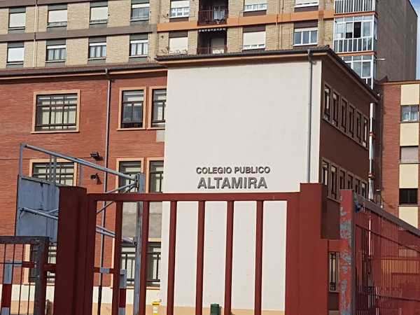 Fotografia tomada fuera de Colegio Público Altamira - Colegio público en Miranda de Ebro, Burgos