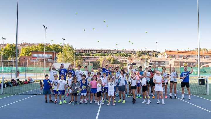 Fotografia tomada fuera de AEsguevillas Tennis Academy - Club de tenis en Arroyo de la Encomienda, Valladolid