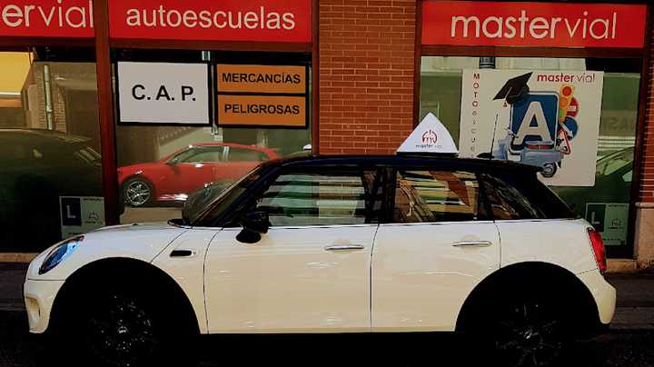 Fotografia tomada fuera de Autoescuela Master Vial - Arroyo - Autoescuela en Arroyo de la Encomienda, Valladolid