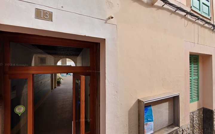 Fotografia tomada fuera de Col·legi Verge de Monti-sion - Escuela en Porreres, Baleares