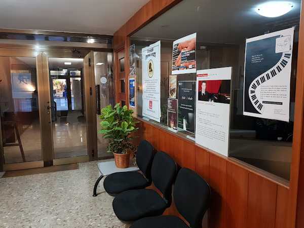 Fotografia tomada fuera de Estudi de Música Franz Liszt - Escuela de música en Barcelona, Barcelona