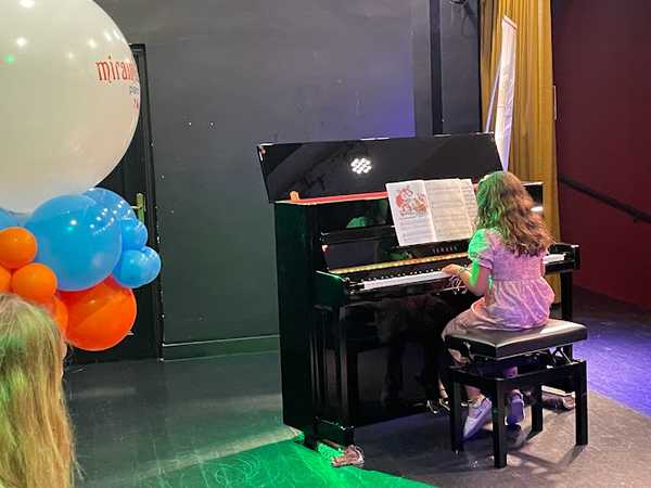 Fotografia tomada fuera de Miramisol Piano y Más - Escuela de música en Paracuellos de Jarama, Madrid