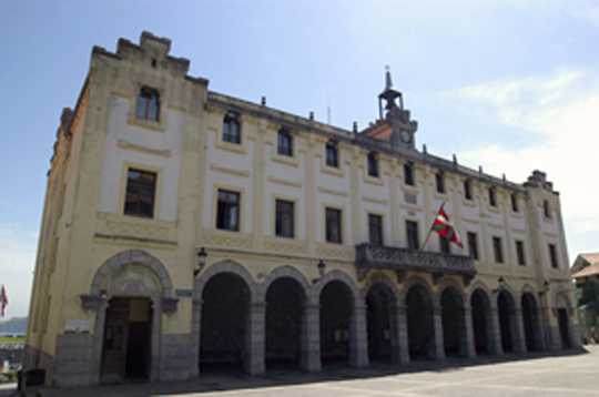 Fotografia tomada fuera de CEIP MUNDAKA HLHI - Colegio público en Mundaka, Vizcaya
