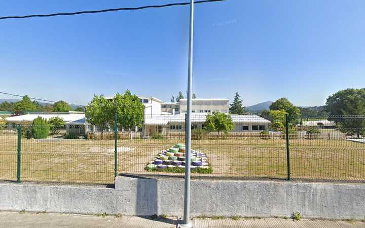 Fotografia tomada fuera de Centro de Educación Infantil e Primaria Plurilingüe Baño Xanza - Colegio bilingüe en Valga, Pontevedra
