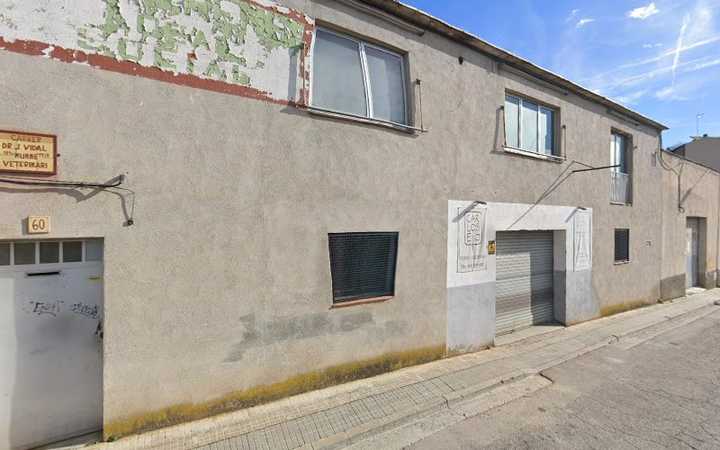 Fotografia tomada fuera de Fem Forja - Escola de formació d'adults en Piera, Barcelona