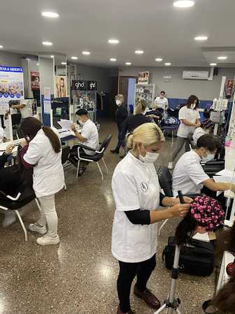 Fotografia tomada fuera de Academia de Peluquería Lourdes González - Escuela de peluquería en Barcelona, Barcelona