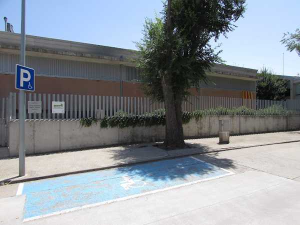Fotografia tomada fuera de Escuela Sentfores - Escola pública en Vic, Barcelona