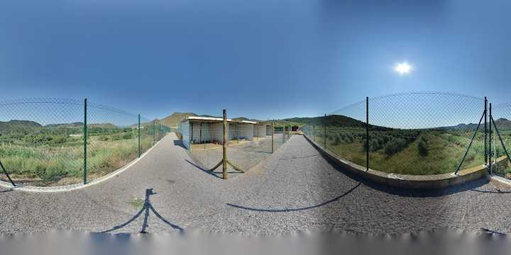 Fotografia tomada fuera de Centro de Rapaces y Granja Escuela Tudején - Granja escuela en Fitero, Navarra