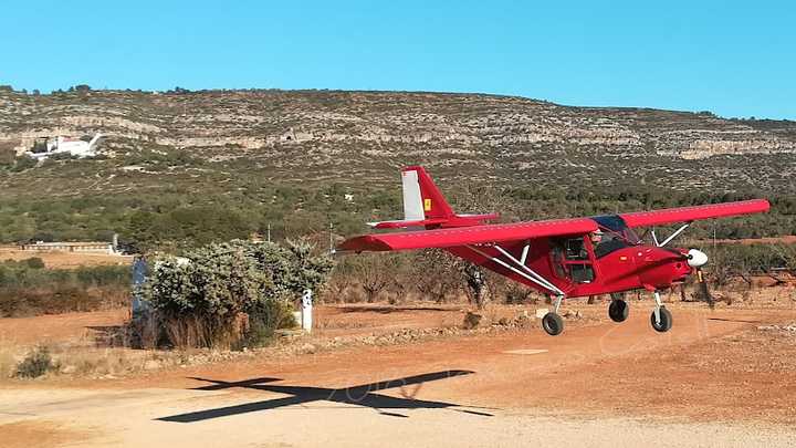 Fotografia tomada fuera de Campo De Vuelo Ulldecona - Escola d'aviació en Ulldecona, Tarragona