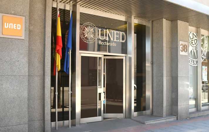 Fotografia tomada fuera de UNED - Universidad Nacional de Educación a Distancia - Universidad en Madrid, Madrid