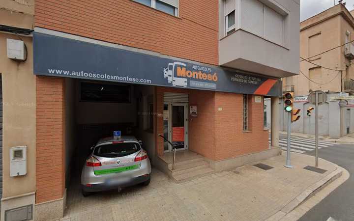 Fotografia tomada fuera de Montesó Remolins, Formación y Autoescuelas - Autoescola en Tortosa, Tarragona