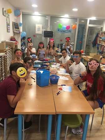 Fotografia tomada fuera de Centro Kumon de Matemáticas, Lectura e Inglés - Programa de actividades extraescolares en Viladecans, Barcelona