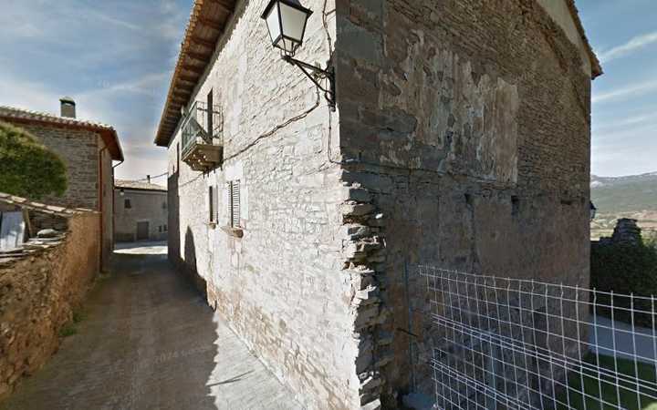 Fotografia tomada fuera de Colegio Público de Undués de Lerda. - Colegio público en Undués de Lerda, Zaragoza