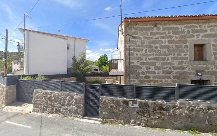 Fotografia tomada fuera de San Juan del Molinillo - Escuela en San Juan del Molinillo, Ávila