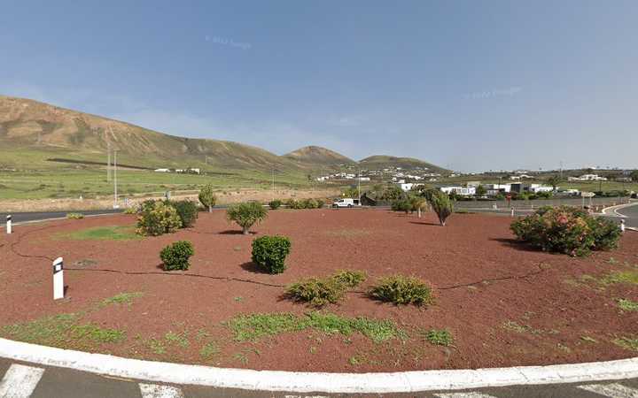 Fotografia tomada fuera de ROTONDA INSTITUTO DE YAIZA - Escuela en ES, Las Palmas