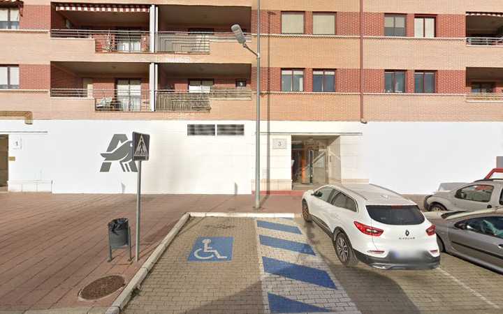 Fotografia tomada fuera de Vidal del Campo - Academia de exámenes civiles en Laguna de Duero, Valladolid