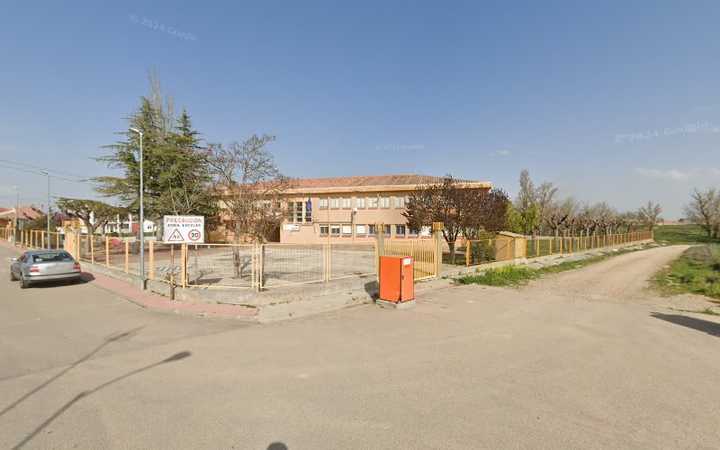 Fotografia tomada fuera de CEIP TERESA REVILLA - Colegio público en Fresno el Viejo, Valladolid