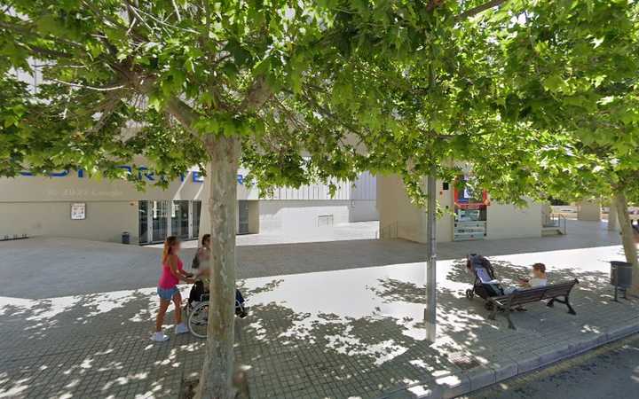Fotografia tomada fuera de Auditoro La Vila - School en Villajoyosa, Alicante