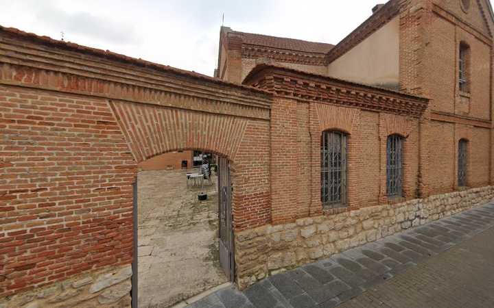 Fotografia tomada fuera de Escuela de vida de Tordesillas (Unidad de respiro) - Centro de rehabilitación en Tordesillas, Valladolid