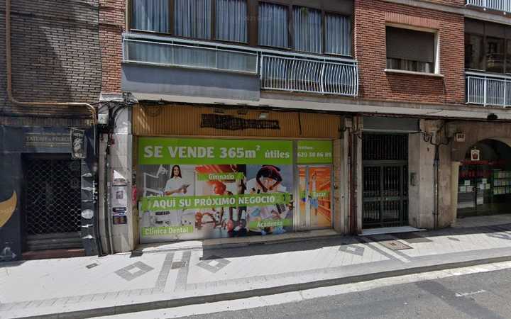 Fotografia tomada fuera de Warwick House - Oficina central. López Gómez 9. - Academia de inglés en Valladolid, Valladolid