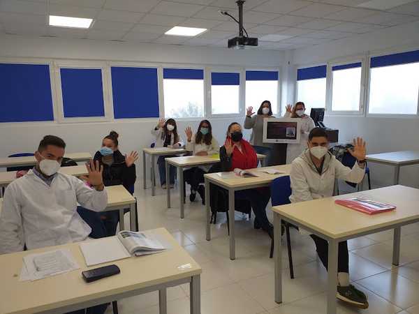 Fotografia tomada fuera de Centro Privado de Formación Profesional Nazaret Blanco - Centro de formación profesional en Cdad. Rodrigo, Salamanca