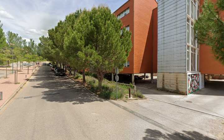 Fotografia tomada fuera de Escuela Universitaria de Enfermería - Universidad en Cuenca, Cuenca