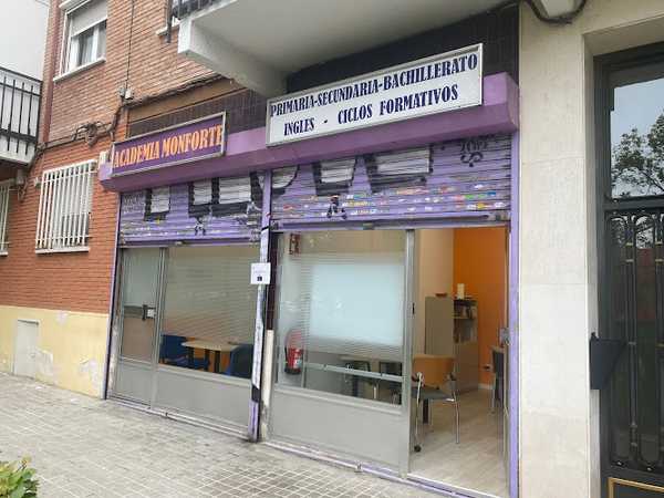 Fotografia tomada fuera de Academia Aula Tres Monforte - Academia de Repaso en Madrid - Centro de refuerzo escolar en Madrid, Madrid