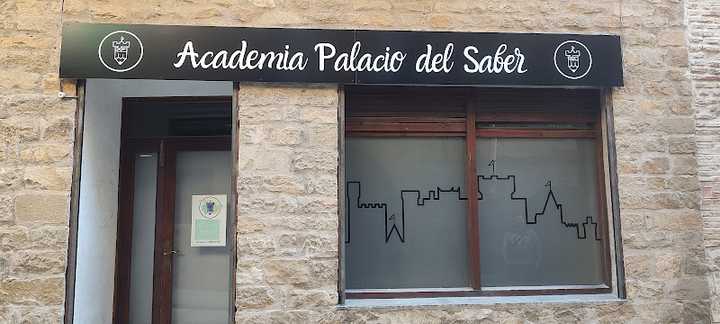 Fotografia tomada fuera de Academia Palacio del saber - Centro de refuerzo escolar en Olite, Navarra