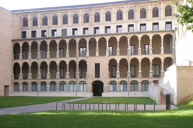 Fotografia tomada fuera de EOIDNA - Academia de idiomas en Pamplona, Navarra