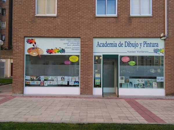 Fotografia tomada fuera de Academia de dibujo y pintura Yordan Yordanov - Escuela de arte en Pamplona, Navarra