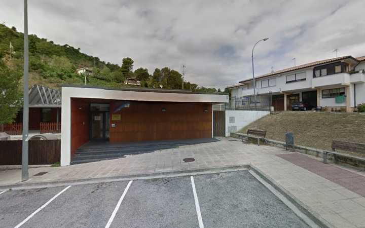 Fotografia tomada fuera de Escuela Infantil ARIETA Haur Eskola - Escuela en Estella, Navarra
