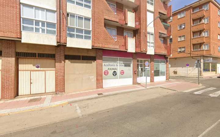 Fotografia tomada fuera de Academia De Peluqueria Amaral - Peluquería en Benavente, Zamora