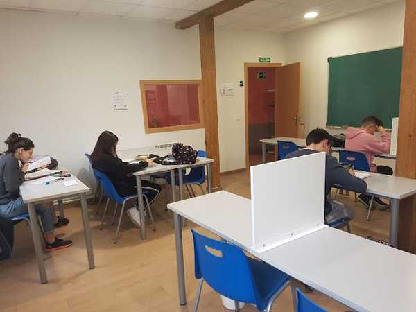 Fotografia tomada fuera de Martínez centro de estudios. - Centre d'aprenentatge en León, León