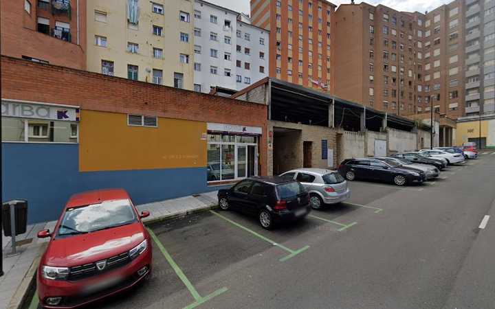Fotografia tomada fuera de Centro de Estudios KARBA - Academia de exámenes civiles en Avilés, Asturias