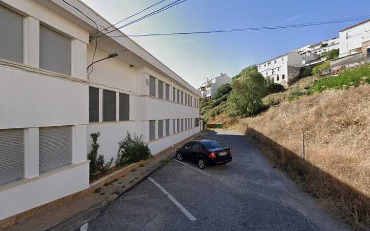 Fotografia tomada fuera de IESO Peña Escrita - Instituto de secundaria en Fuencaliente, Ciudad Real